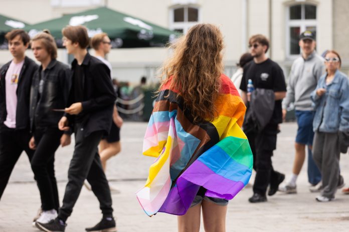 Draudimas skatinti LGBTIQ šeimos sampratą pripažintas antikonstituciniu